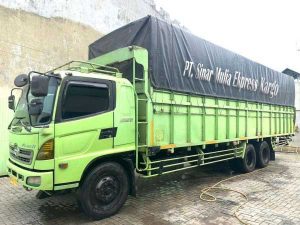 sewa mobil tronton tangerang